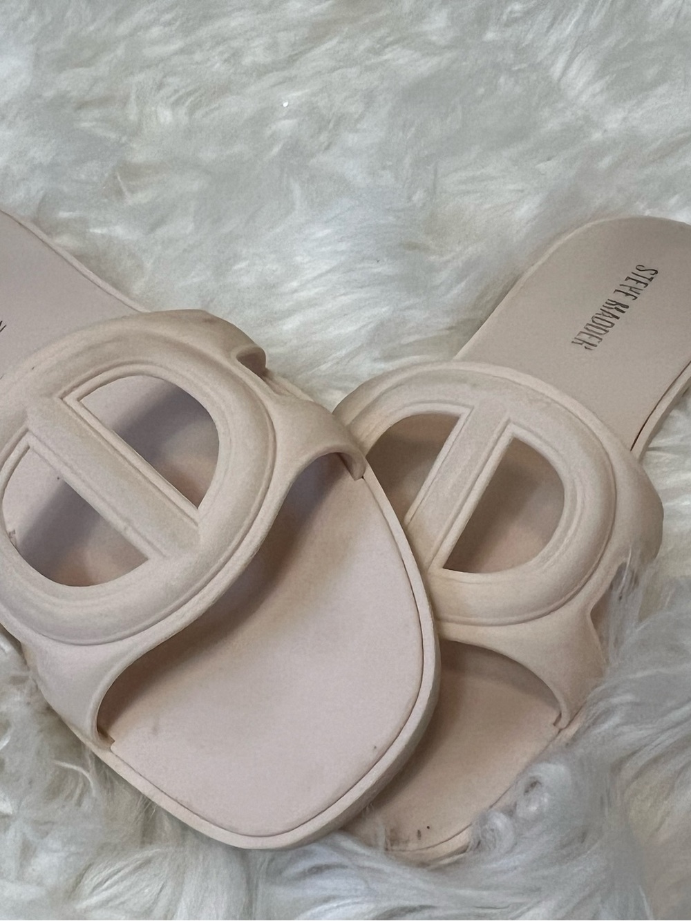 Steve Madden Cream Color Cutout Slide Sandals. Pre-Owned. Size 9